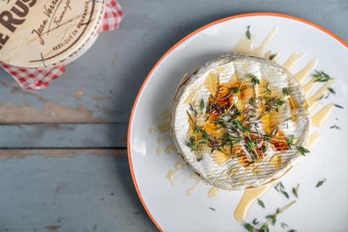 How to bake Le Rustique camembert with honey and thyme on your bbq